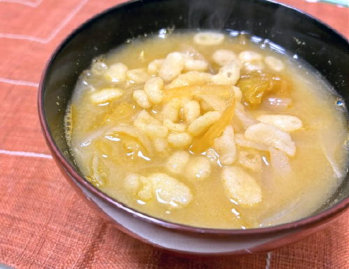 今日のキムチ料理レシピ：玉ねぎとキムチのお味噌汁